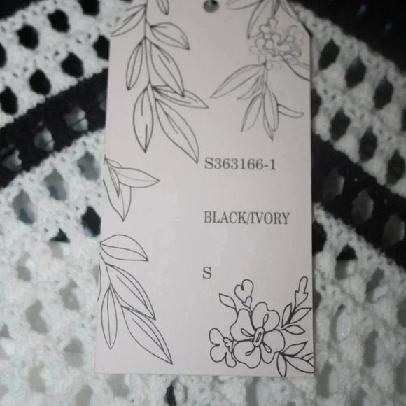 Willow & Wind Black & Ivory Sleeveless Crochet Dress with White Lining Size Sm - Picture 2 of 16